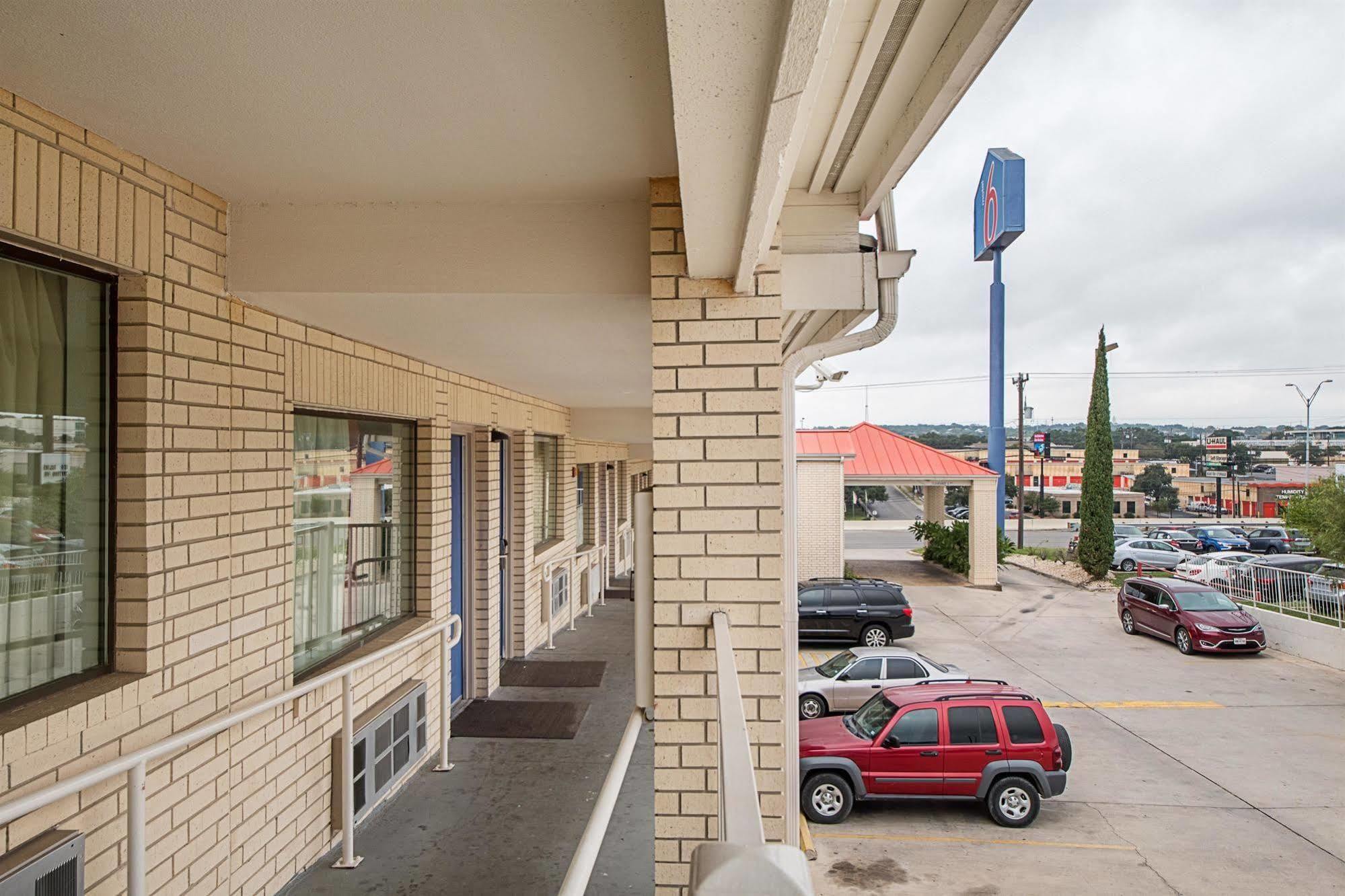 Motel 6-San Antonio, Tx - Fiesta Trails Dış mekan fotoğraf