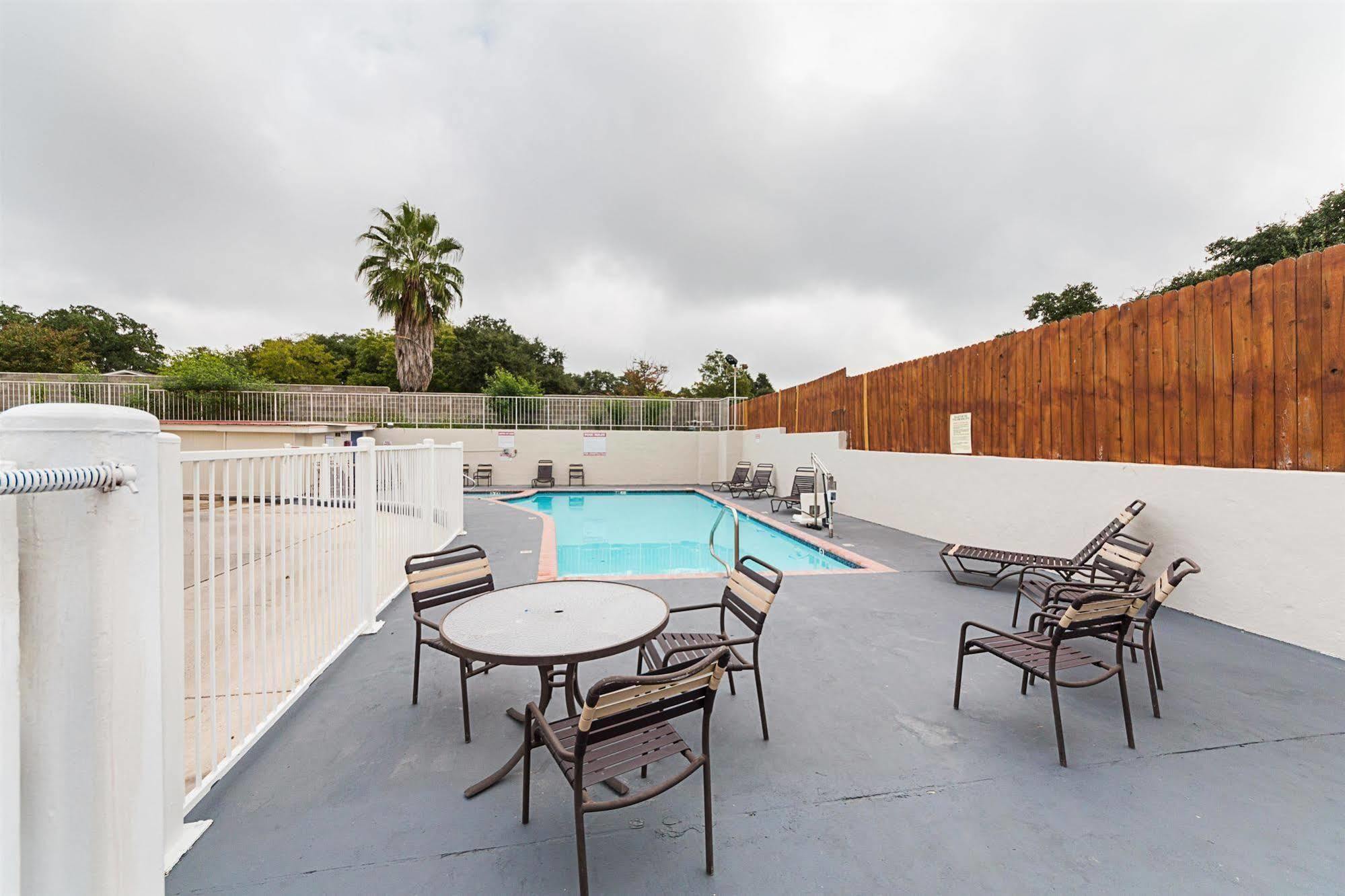 Motel 6-San Antonio, Tx - Fiesta Trails Dış mekan fotoğraf